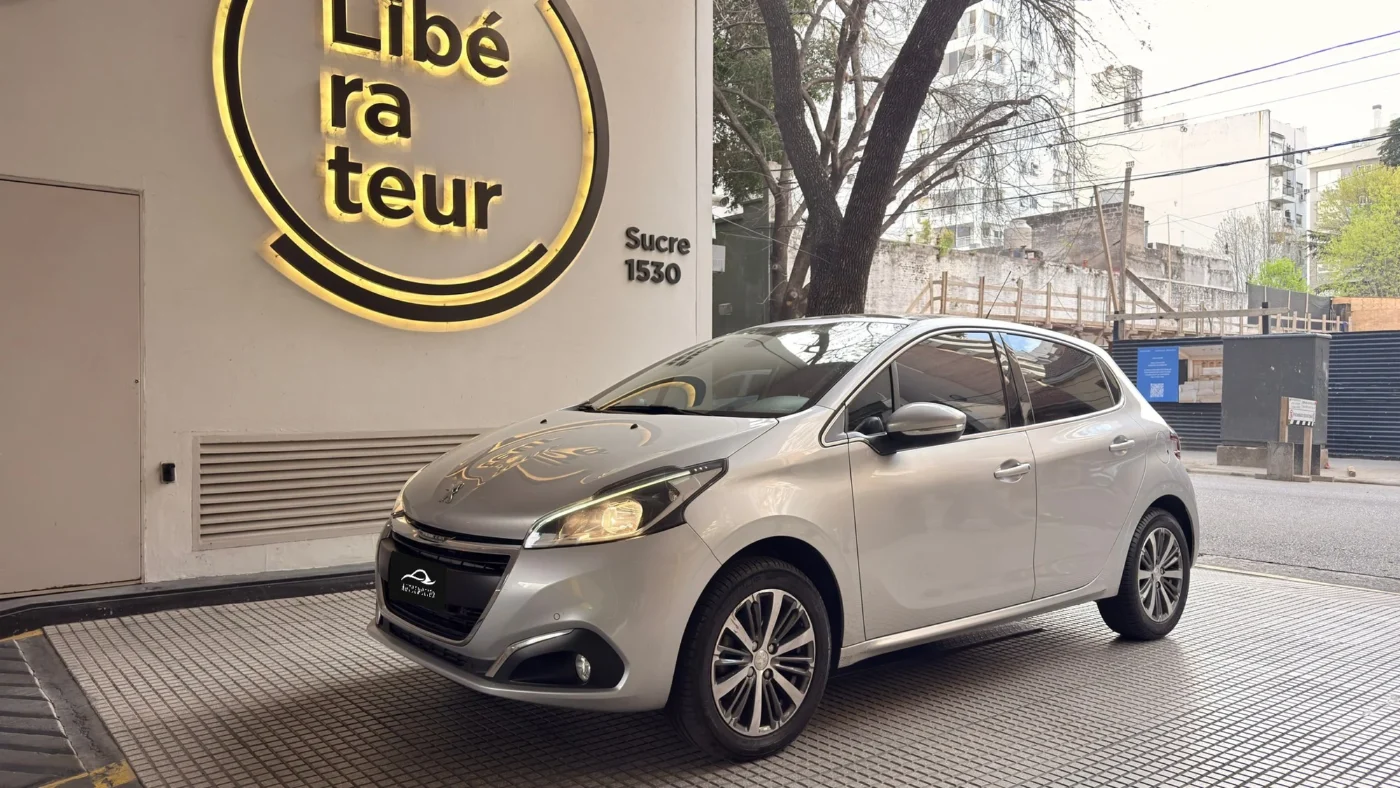 Peugeot 208 Feline 2017, foto 1