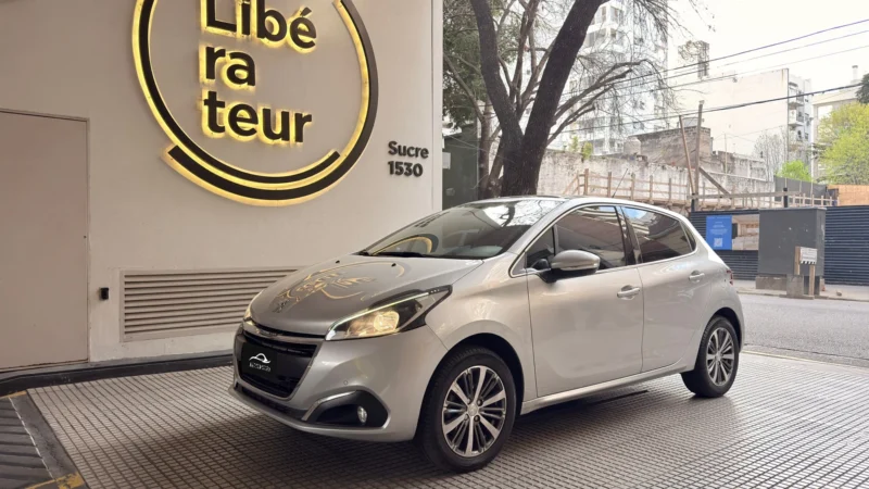 Peugeot 208 Feline 2017