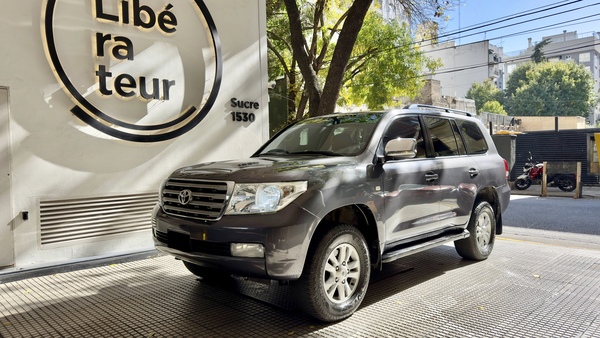 Toyota Land Cruiser 200 VX