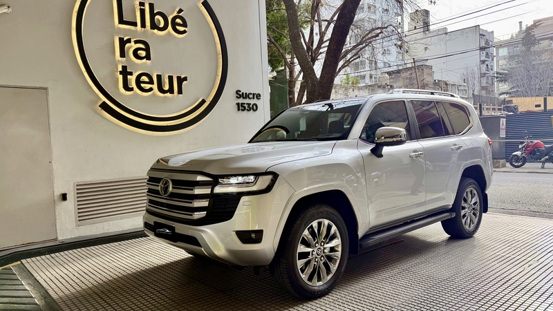 4408ABC8-02C3-4320-A693-D6FE915D2120 2 Toyota Land Cruiser 300 Vx - Imagen 1